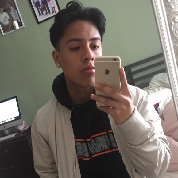 Meet your Posher, Jovani - Picture 1 of 1